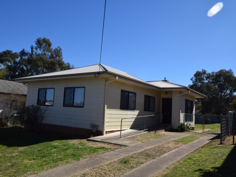 17 Musgrave Street, Young NSW 2594