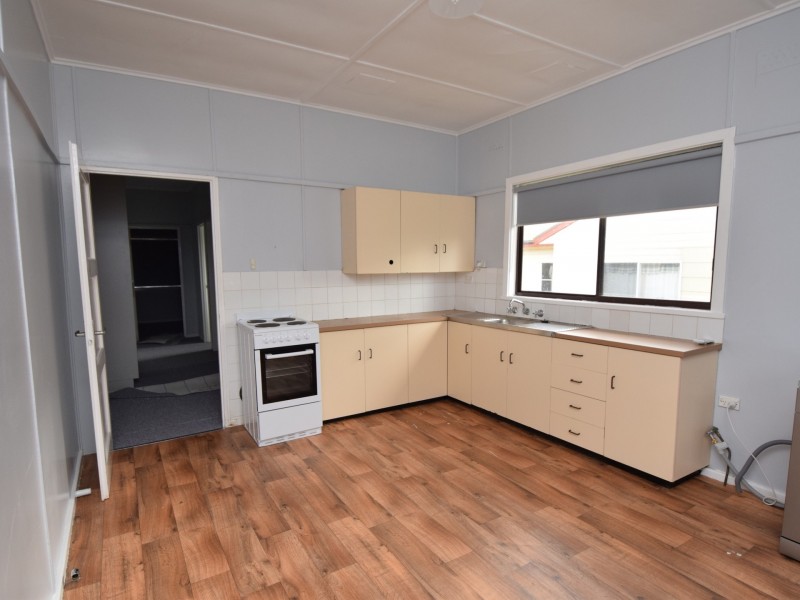 17 Musgrave Street, Young NSW 2594
