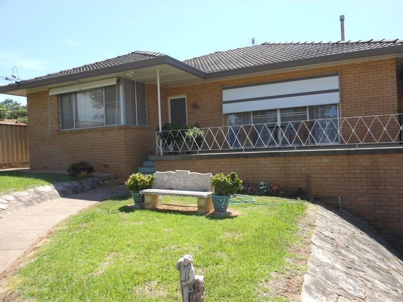 25 Fontenoy St, Young NSW 2594