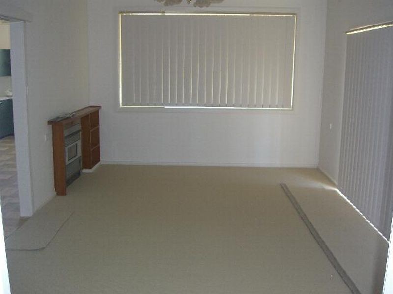 25 Fontenoy St, Young NSW 2594