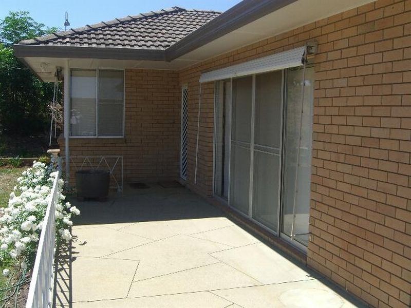 25 Fontenoy St, Young NSW 2594