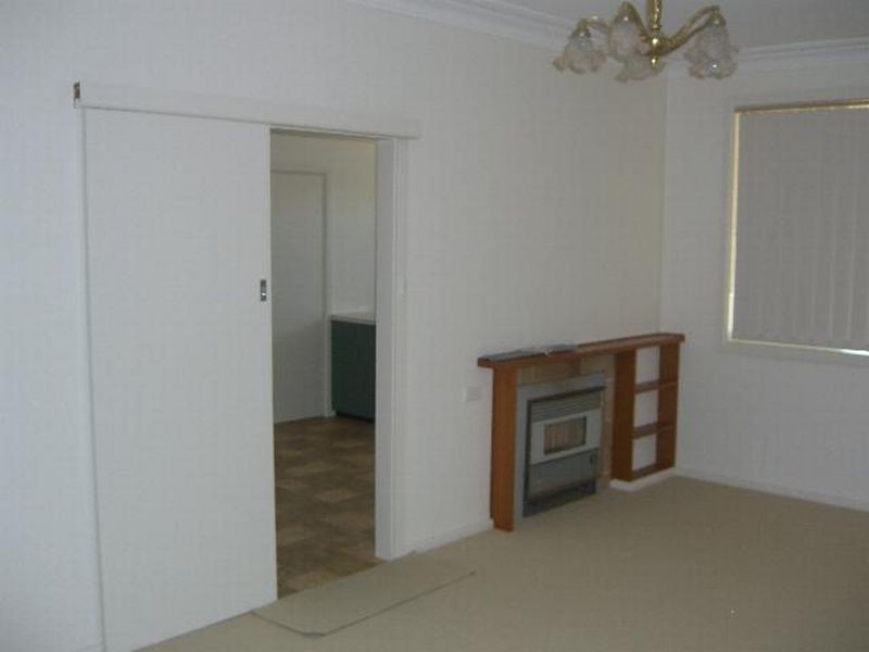 25 Fontenoy St, Young NSW 2594