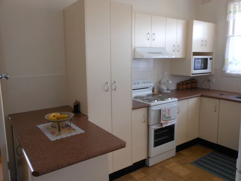 25 Fontenoy St, Young NSW 2594