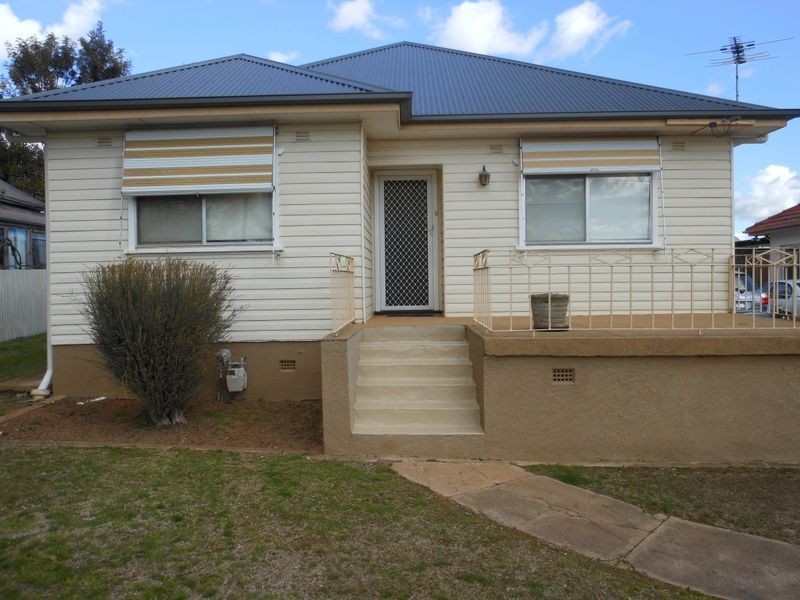 42 Currawong Street, Young NSW 2594