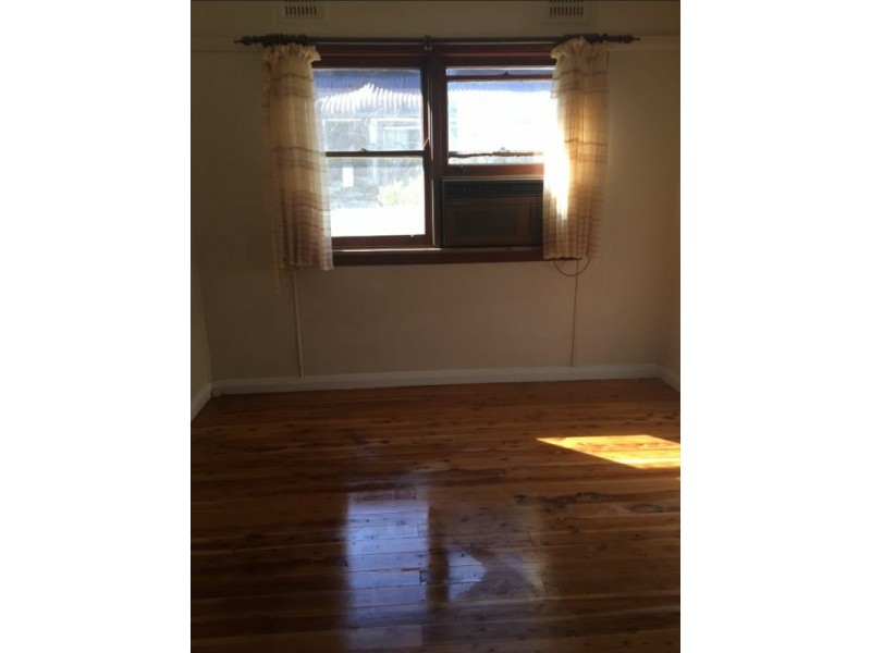 42 Currawong Street, Young NSW 2594