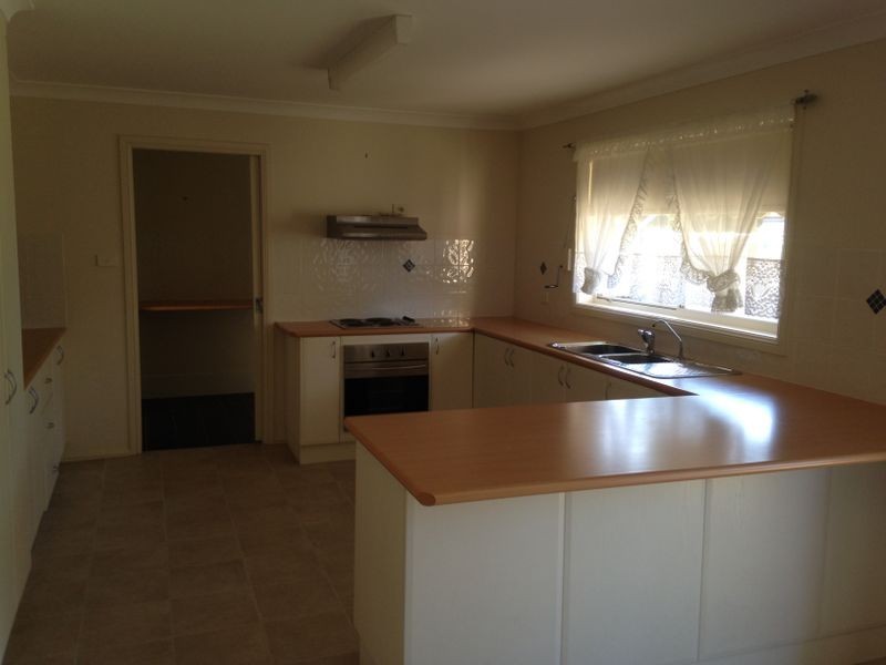 4/10 Binalong Street, Young NSW 2594