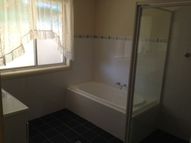 4/10 Binalong Street, Young NSW 2594
