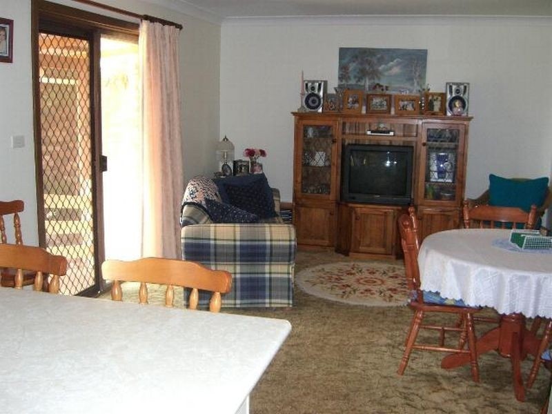 17 HARDY AVE, Young NSW 2594