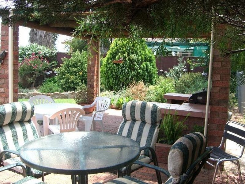 17 HARDY AVE, Young NSW 2594