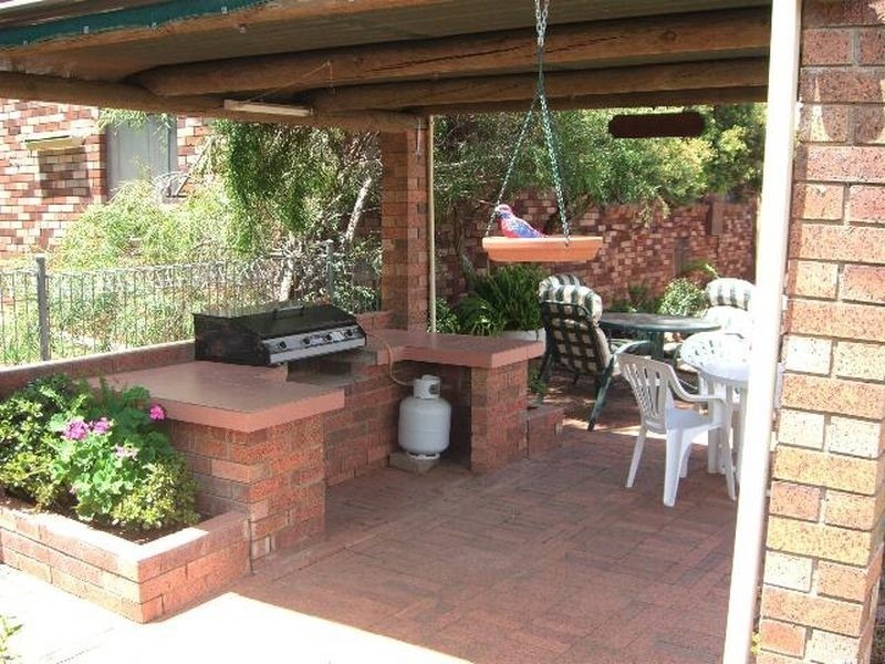 17 HARDY AVE, Young NSW 2594