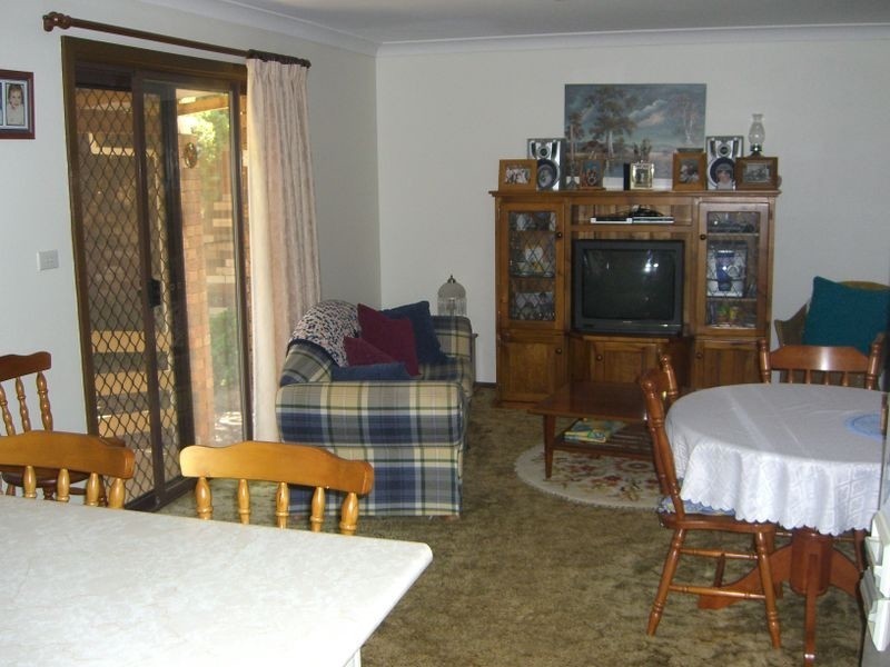 17 HARDY AVE, Young NSW 2594