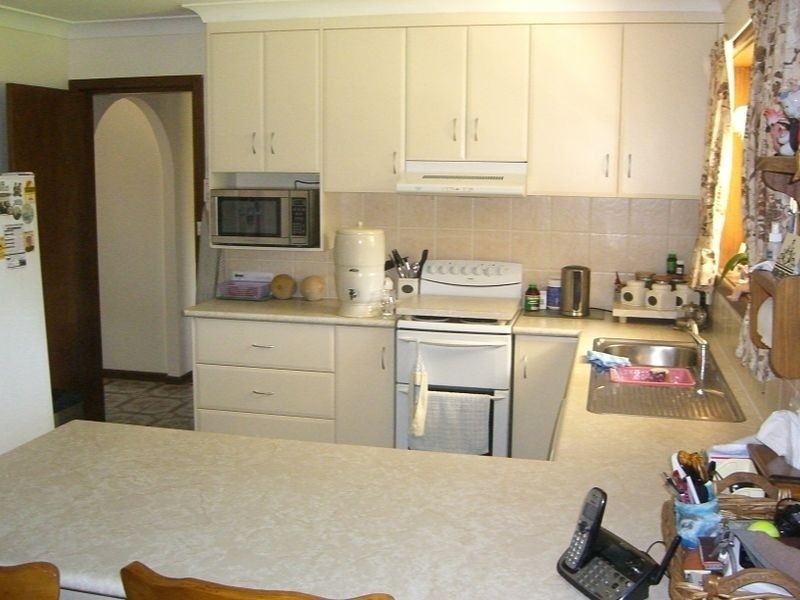 17 HARDY AVE, Young NSW 2594