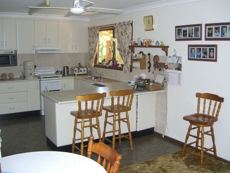 17 HARDY AVE, Young NSW 2594