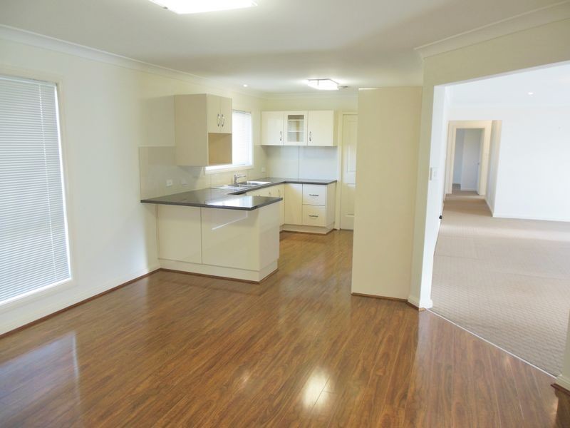 55B Templemore, Young NSW 2594