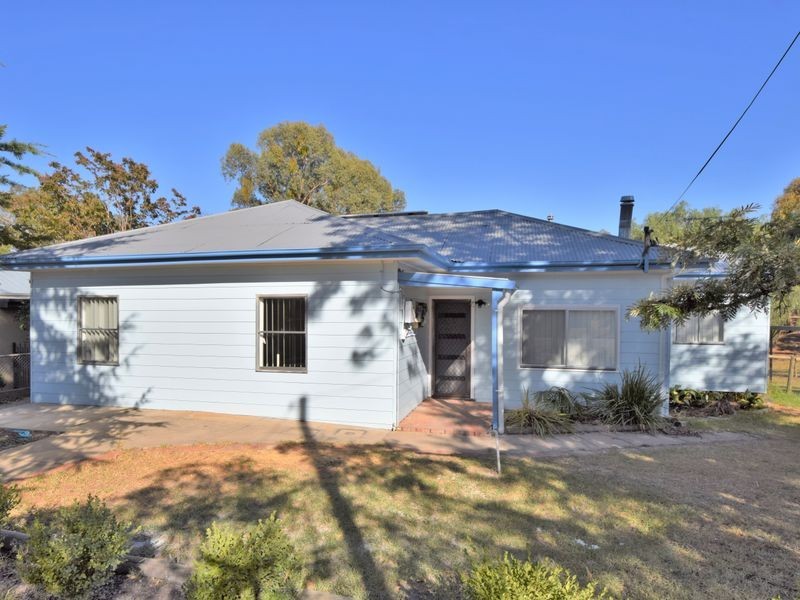 20 blackett Avenue, Young NSW 2594