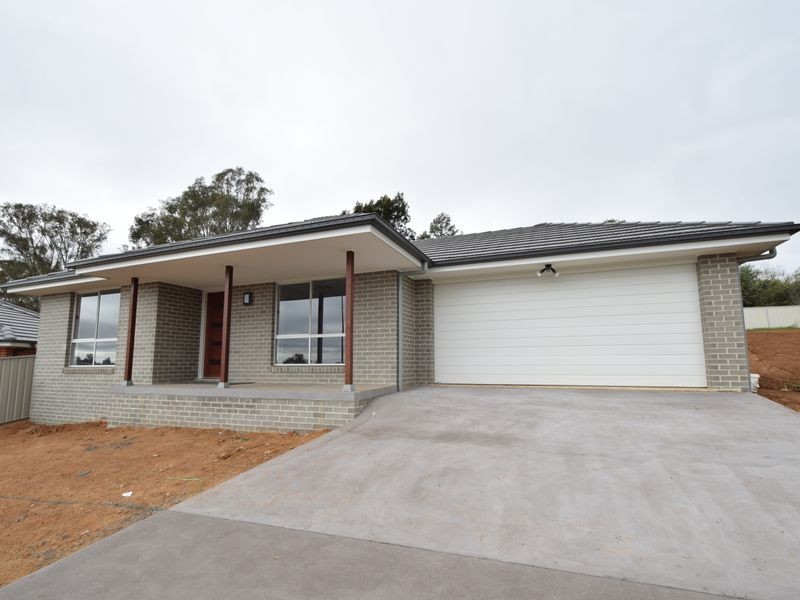 9 Henry Place, Young NSW 2594