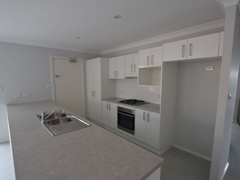 9 Henry Place, Young NSW 2594