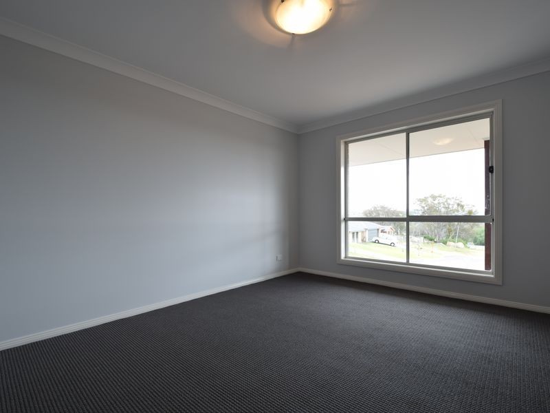 9 Henry Place, Young NSW 2594