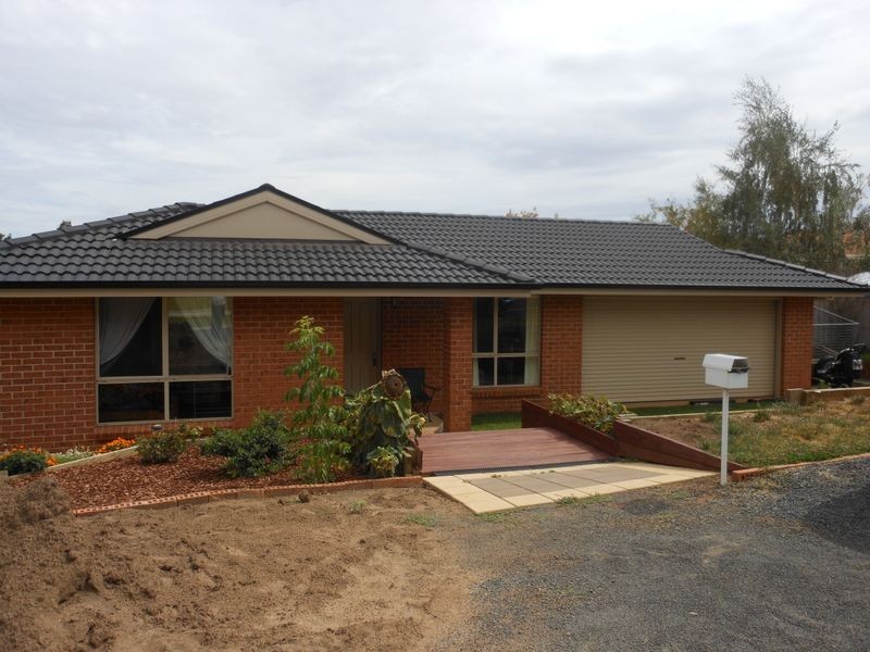 24 Henry Place, Young NSW 2594