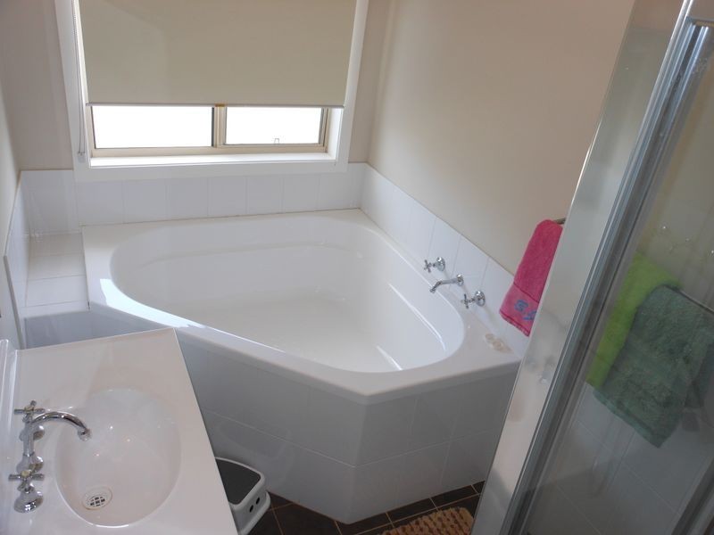 24 Henry Place, Young NSW 2594
