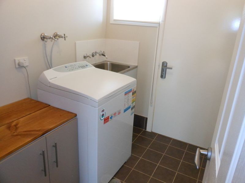 24 Henry Place, Young NSW 2594