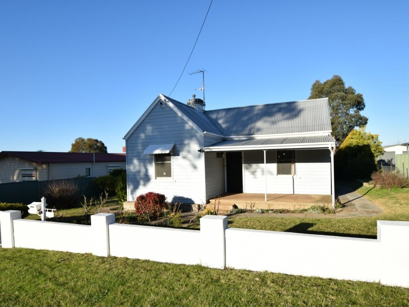 68 Yass Street, Young NSW 2594