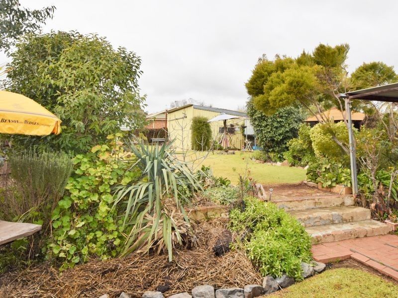 40 McLerie Street, Young NSW 2594