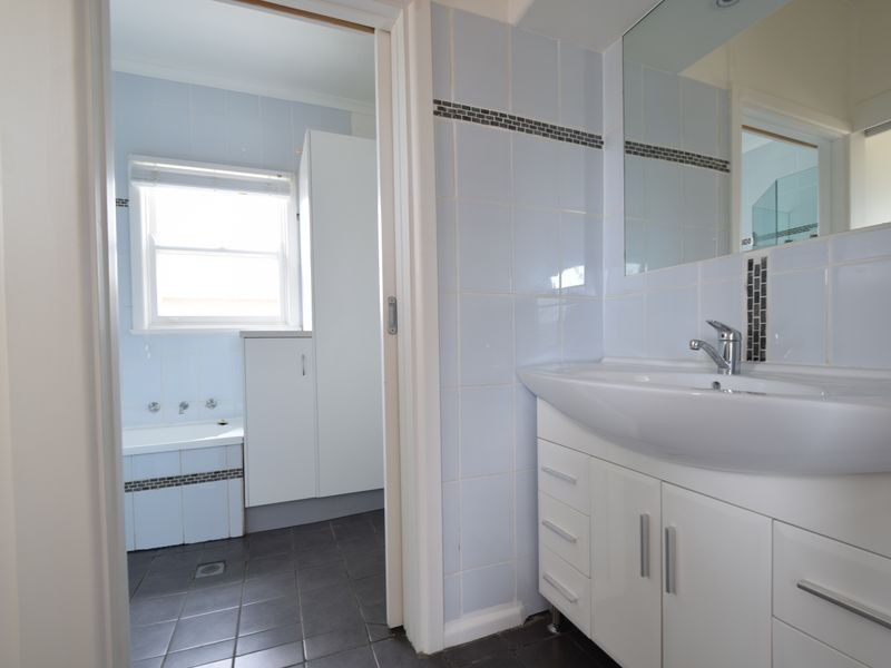 9 Spring Street, Young NSW 2594