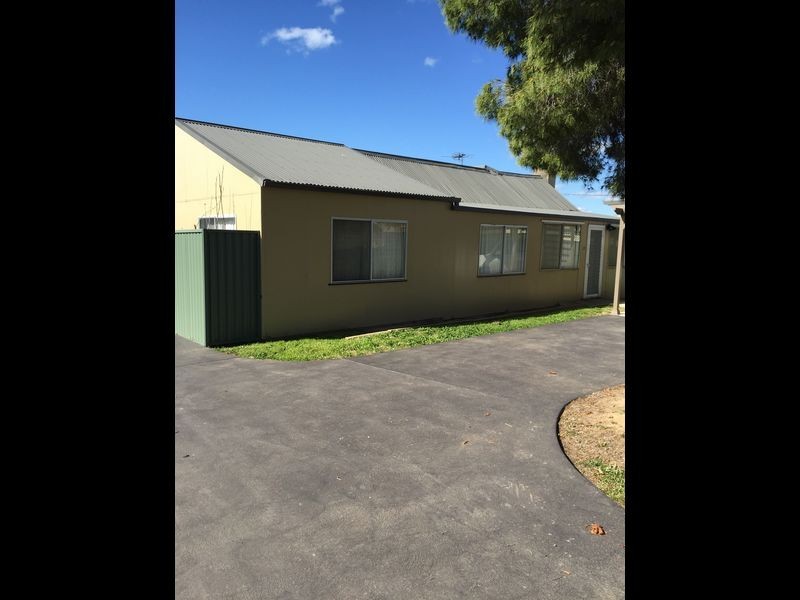 11 Miro Street, Young NSW 2594