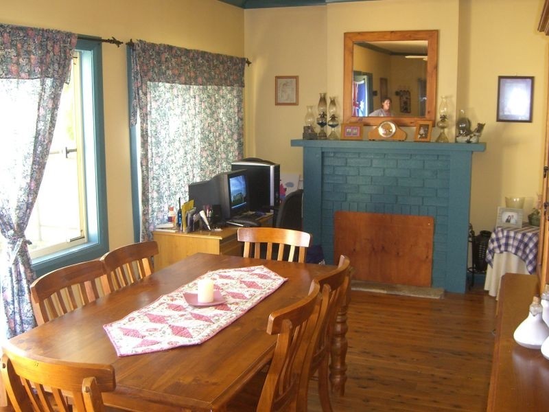 26 Spring Street, Young NSW 2594