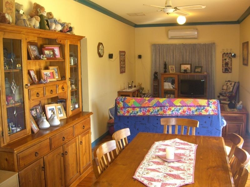 26 Spring Street, Young NSW 2594