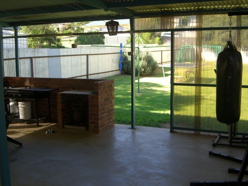 26 Spring Street, Young NSW 2594