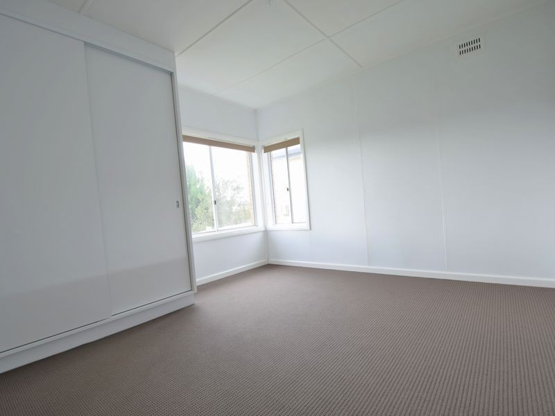 8 Miro Street, Young NSW 2594