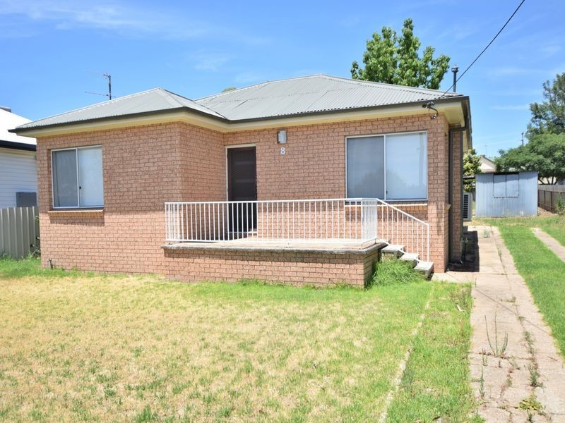 8 Miro Street, Young NSW 2594