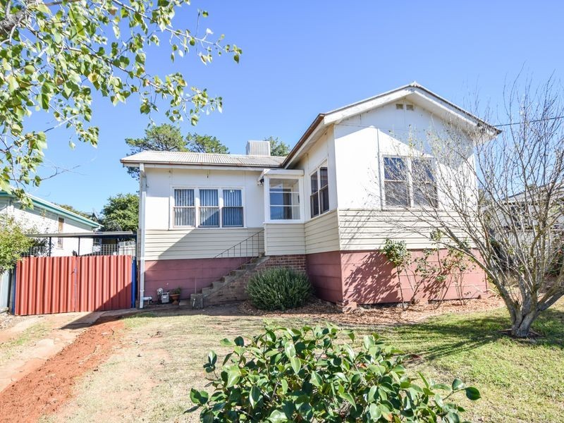 9 Lansdowne Street, Young NSW 2594