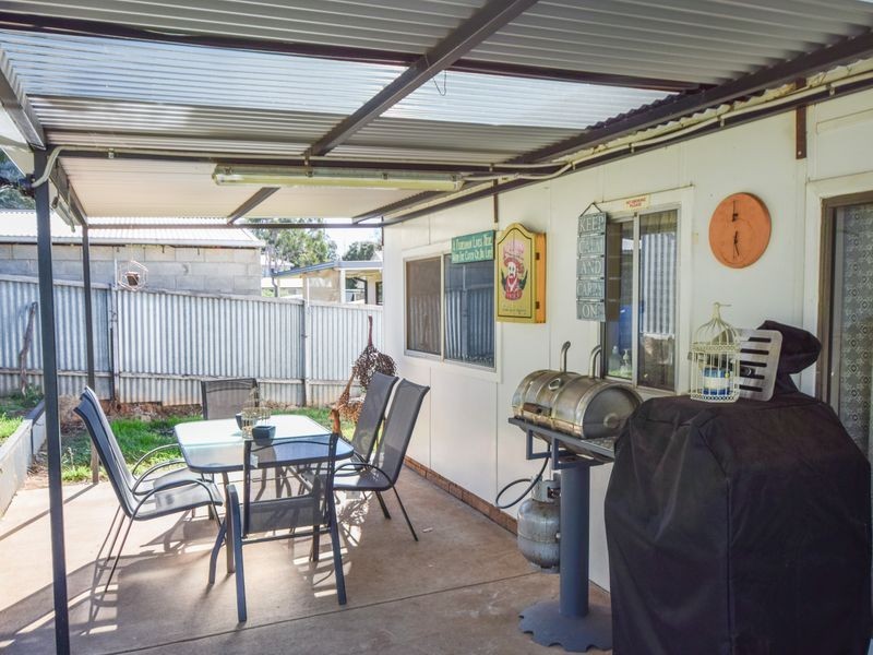 9 Lansdowne Street, Young NSW 2594