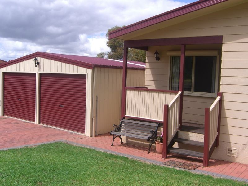 66 Yass Street, Young NSW 2594