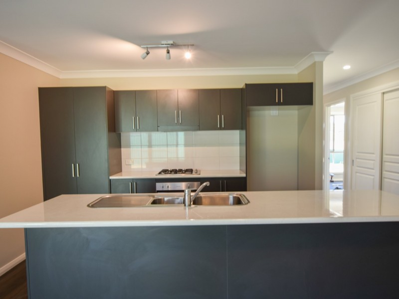 5 Molloy Place, Young NSW 2594