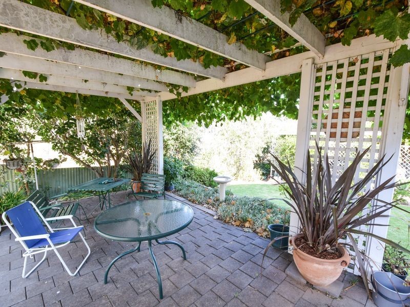 23 Fontenoy Street, Young NSW 2594