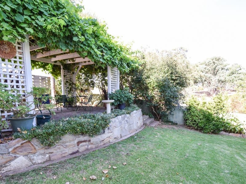 23 Fontenoy Street, Young NSW 2594