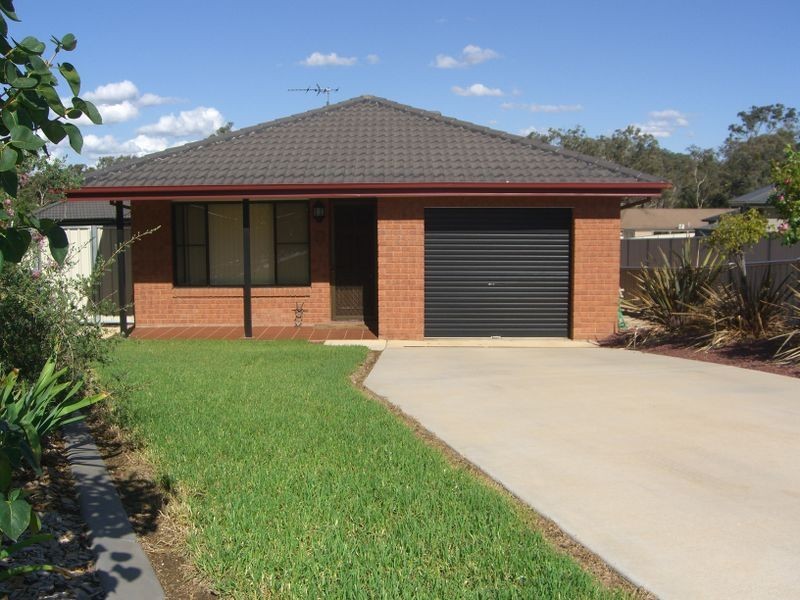 10a Hayden Place, Young NSW 2594