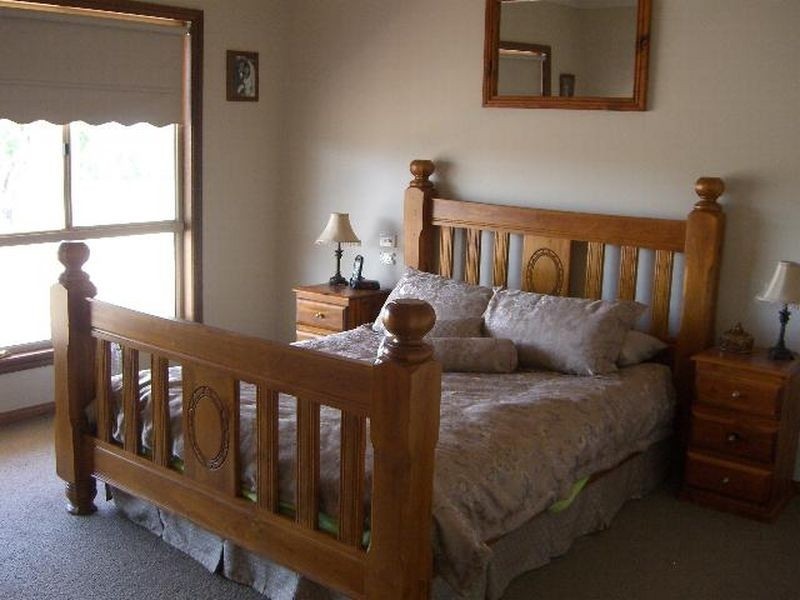 1 Quamby Lane, Young NSW 2594