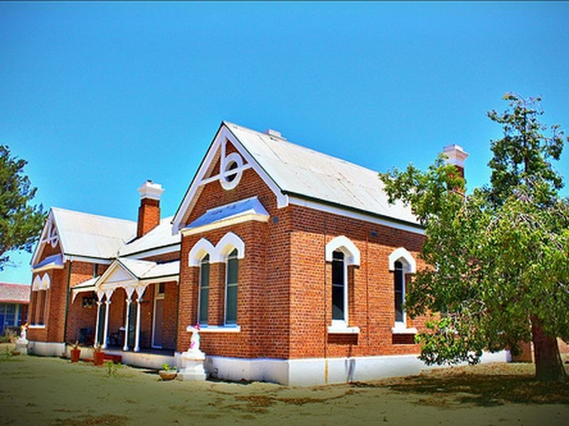Vernon St, Young NSW 2594