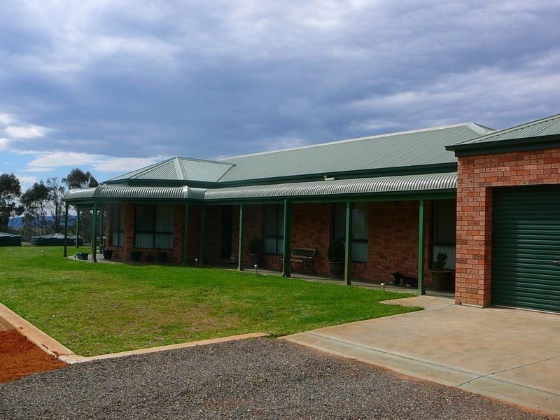 1798 Boorowa Rd, Young NSW 2594