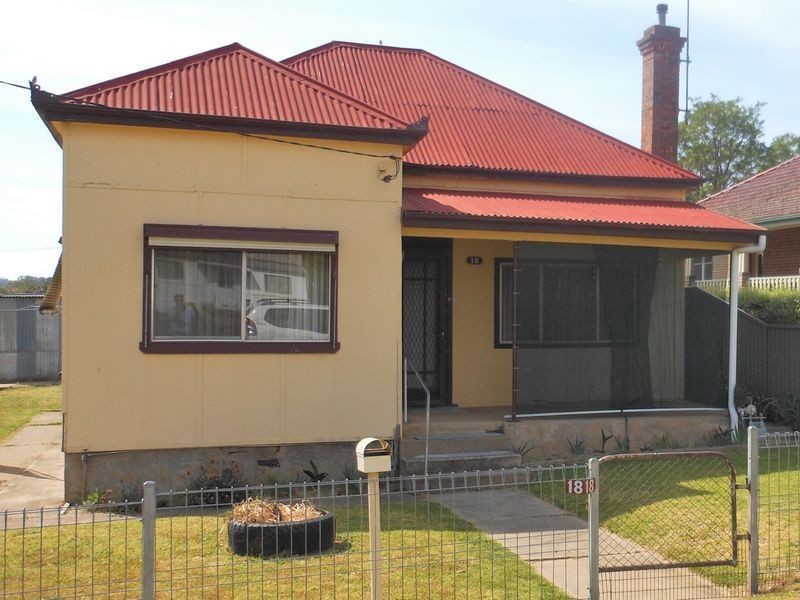 18 Yass Street, Young NSW 2594