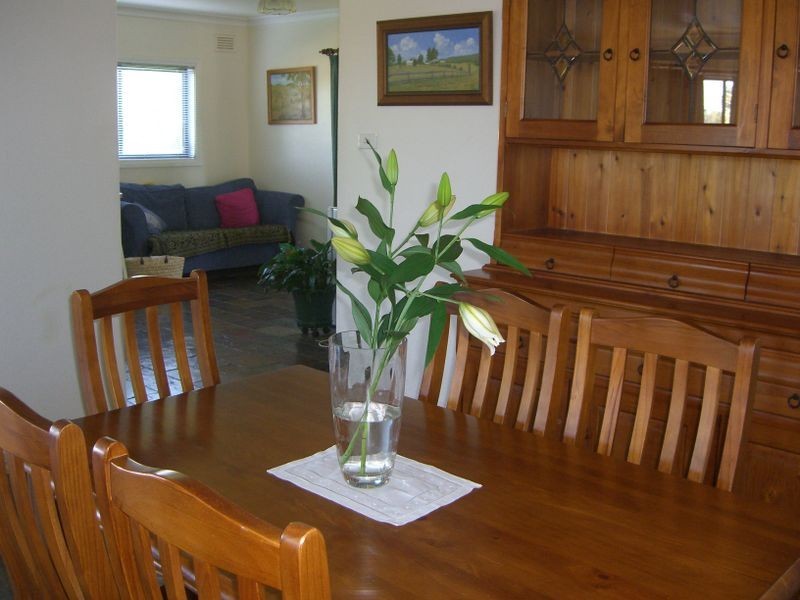 33 Cowper Street, Young NSW 2594