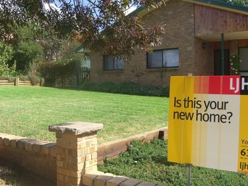 33 Cowper Street, Young NSW 2594