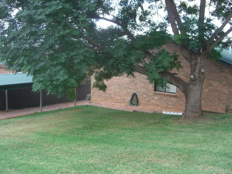 33 Cowper Street, Young NSW 2594