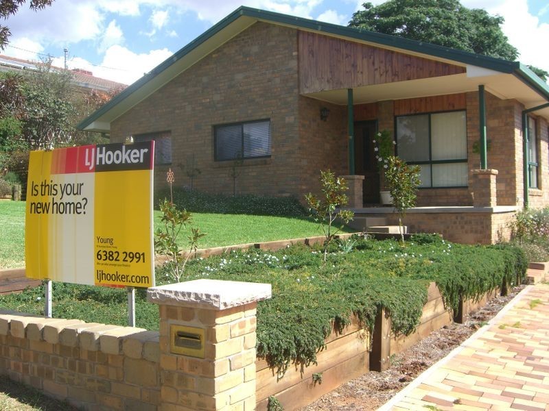 33 Cowper Street, Young NSW 2594