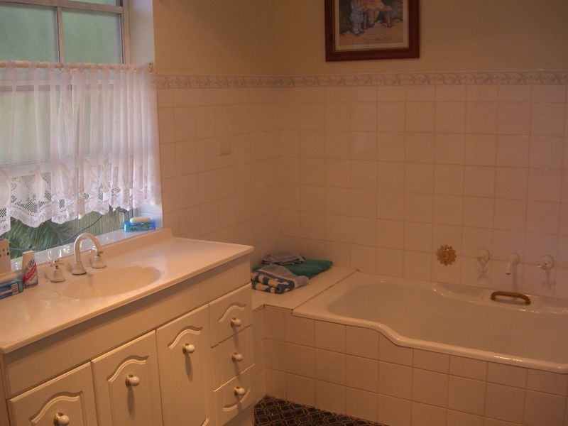 6 Edward, Young NSW 2594